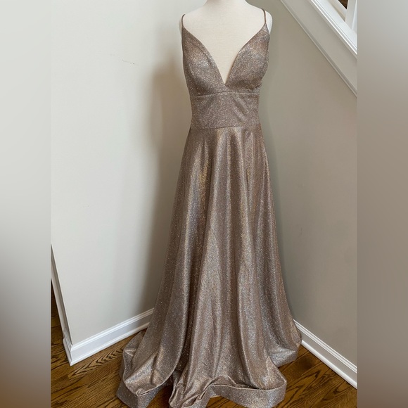 Gold Jovani prom dress never worn - Picture 3 of 7